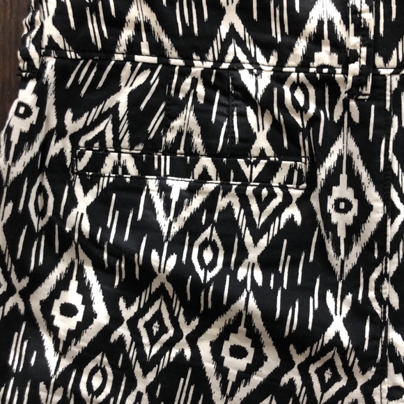 Old Navy Black and White Printed Chino Shorts - Picture 6 of 9